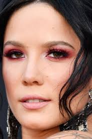 Billboard Music Awards 2018 The Best Skin Hair And Makeup Looks On The Red Carpet Retro Makeup Halsey Hair Celebrity Makeup Looks