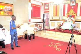 Of course, lives in a palace that not only serves as a resting place and seat of power but also plays as the host for multiple cultural presentations and festivals celebrated by the inhabitants of warri. At Olu Of Warri Palace Africa For Peace Facebook