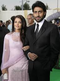 Aishwarya Rai Brings Back The Glamour Bollywood Celebrities Bollywood Glamour Indian Celebrities