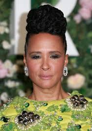 Samantha Wheeler • W garniturach