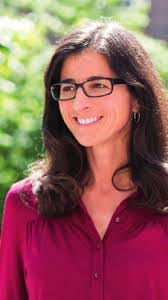 Gretchen Hewitt's Instagram, Twitter & Facebook