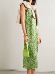 Gorgeous ideas for what to wear to a garden wedding. 37 Summer Wedding Guest Dresses For Beach Bbq And More Ceremonies In 2021 Glamour