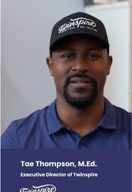 Apoyo y mentoría para jóvenes en cuidado de crianza