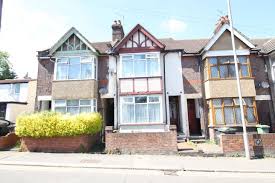 The data relating to real estate for sale or lease on this web site comes in part from onekey™ mls. Find 3 Bedroom Houses For Sale In Lu3 Zoopla