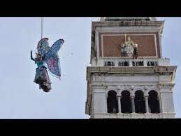 Il volo dell'angelo 2020 di venezia sarà domenica 16 febbraio, alle 12.00 in piazza san marco, è sarà l'angelo a portare gioia e tradizione nei cuori dei veneziani e di tutti coloro che si troveranno a venezia durante il carnevale. Carnevale Di Venezia 2019 Il Volo Dell Angelo Venice Carnival The Flight Of The Angel Youtube