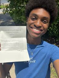 Christian Walls wins Bargain Box scholarship to UAB