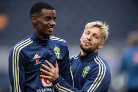 Men til trods for et stort dansk overtal af chancer i de to første opgør, er det kun blevet til et enkelt mål. Squawka Football On Twitter Most Take Ons Completed In A Single Game At Euro2020 Swe Aleksander Isak 6 Bel Kevin De Bruyne 5 Den Mikkel Damsgaard 5 Ned Frenkie De Jong 5 Swe
