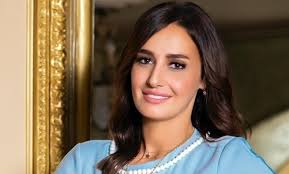 يبدو أن الفنانة المصرية حلا شيحة لن تتوقف عن إثارة الجدل خلال الفترة المقبلة، بعد عودتها المفاجئة خلال الشهر الماضي وإعلانها رغبتها في العودة للساحة الفنية. ÙˆØ§Ù„Ø¯ Ø­Ù„Ø§ Ø´ÙŠØ­Ø© ÙŠÙ‡Ø§Ø¬Ù…Ù‡Ø§ Ø¨Ø³Ø¨Ø¨ Ù…Ø§ Ù‚Ø§Ù„ØªÙ‡ ÙˆÙ‡Ø°Ù‡ Ø±Ø³Ø§Ù„Ø© Ø²ÙˆØ¬Ù‡Ø§ Ù…Ø¹Ø² Ù…Ø³Ø¹ÙˆØ¯ Al Arrab Ø§Ù„Ø¹Ø±Ø§Ø¨