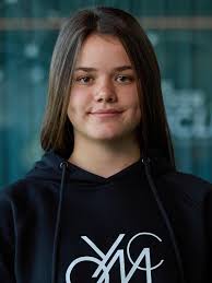 Eliano Seeholzer wurde 2010 in Lauerz geboren. Er steht seit seinem siebten  Lebensjahr mit voller Leidenschaft auf dem Eis. Seine Karriere begann beim  EHC Seewen, wo er fünf Jahre lang spielte, bevor