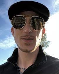 Ken Dormer's Instagram, Twitter & Facebook