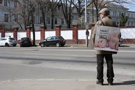 In prima se administreaza primul medicament, al doilea fiind luat acasa, iar la a doua vizita, la doua saptamani, este verificata intreruperea sarcinii si daca nu au aparut complicatii. ObiecÈia De ConÈtiinÈÄ Doctorii Romani In Lupta MiÈcÄrii Mondiale Anti Avort Libertatea