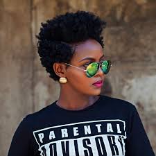 Il n'est pas facile de façonner les cheveux bouclés. 1001 Photos Pour La Coiffure Africaine Savoir Les Options