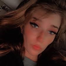 Violet Marks's Instagram, Twitter & Facebook