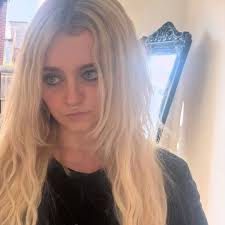 Go back to the 80s Pauline and Gabie Gallagher 🤣🤣🤣🤣