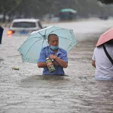 Не менее 25 человек погибли в результате наводнения, вызванного проливными дождями в провинции хэнань. 5shizid41bpqtm