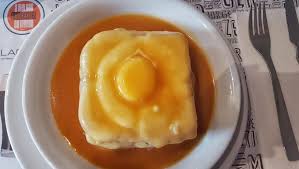 A los portugueses les encanta comer platos con carne de cerdo francesinha. Francesinha Uma Paixao A Primeira Garfada Viajoteca