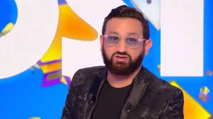 Top songs by cyril hanouna. Voici Pourquoi Cyril Hanouna Est Apparu Avec Des Lunettes De Soleil Dans Touche Pas A