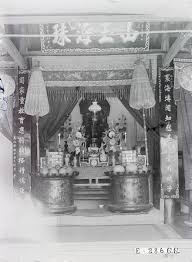 Ban thờ truyền thống trong ngôi nhà của ...