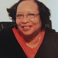 Linda Squire's Instagram, Twitter & Facebook