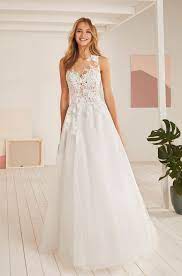 Es ist der eine traum in weiß, der mit seiner großen symbolkraft zu den die brautmode von white one ist geprägt durch absolute sinnlichkeit und kunstvolle eleganz. Aktuelle Brautmoden Kollektion White One Bei Traumkleid Dusseldorf