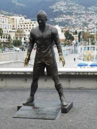 Packaging was amazing to protect the poster. Cristiano Ronaldo Statue In Funchal Holidaycheck