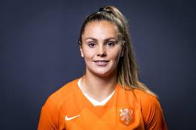 Winning olympic gold is not usually a top priority among the game's leading female and male footballers, for a number of reasons: Lieke Martens Heeft Geen Leven Vol Glamour Mijn Leven Is Heel Rustig Linda Nl