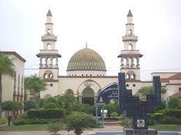 'kolej universiti islam antarabangsa selangor' ) also known as kuis is a private university located in bandar seri putra, bangi, selangor. Masjid Al Azhar Kolej Universiti Islam Selangor Kuis Malaysia Beautiful Mosques Masjid Mosque