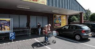Voorbeelden van die plekken zijn concerten, festivals, sportwedstrijden en andere daarnaast zorgt het vaccinatiebewijs er mogelijk voor dat economische activiteiten kunnen doorgaan bij een uitbraak. Van Testen Tot Quarantaine Hier Moet Je Vanaf Nu Rekening Mee Houden Bij Een Reis Naar Duitsland Coronavirus Gelderlander Nl