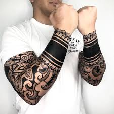 Idee Von Grinch Auf Tatoo In 2020 Tattoo Ideen Familie Armeltatowierungen Tattoo Vorlagen Arm