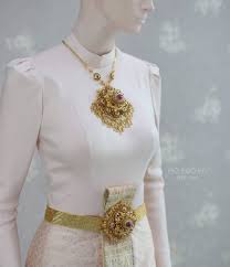 ร านพราวจ นทร ช ดแต งงาน on instagram ช ดไทยบรมพ มาน ผ าถ งไหมยกลำพ นแท ราคาเช า 8 900 รวมเคร องประด บโบราณ set เล ก ครบ ช ดผ าไหม ช ดสวย เส อล กไม