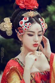 Ngọc Trinh, con gái Elly Trần gây tranh cãi nhất khi làm Võ Tắc Thiên