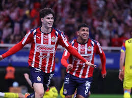 Chivas defeats Club América and remains alone at the top of the standings