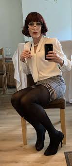 The Office Secretary Look – Crossdresser Heaven