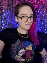 Look what I just got today! 💕 Pull and Bear has a collab with Arcane now!  Sadly there is not much but they have some cool shirts in stock (only men  tees)