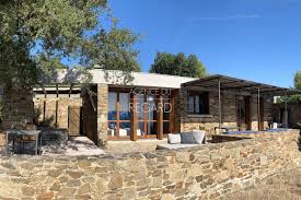 Vends à bormes les mimosas (83230) belle maison atypique, elle se compose de 5 pièces, un studio indépendant et un garage. Maison Luxe Et Prestige A Vendre Bormes Les Mimosas 3 Pieces 50m 1819981