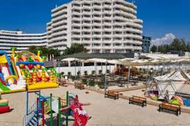 Acest hotel se află pe malul mării, pe o mică peninsulă mediteraneană, cu un golf privat şi o plajă cu nisip. Savoy Hotel Booking Offer 2021 Last Minute