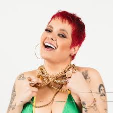 Mischa White's Instagram, Twitter & Facebook