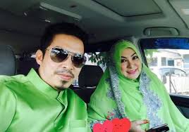 Norman hakim'den boşandıktan dört yıl sonra abby, muhammad noor farhan che bakar ile evlendi. Abby Abadi Alchetron The Free Social Encyclopedia