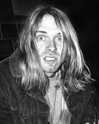 Shaved sides shaved head donald cobain mtv unplugged nirvana kurt cobain smells like teen spirit hey good lookin undercut hairstyles cool bands. Nirvana Brazil Kurt Cobain Fotografado Por Jj Gonson Em Facebook