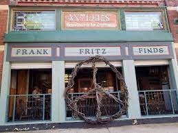 History channel's reality television show american pickers has caught the fancy of the audience ever since it premiered in 2010.the show is hosted by mike wolfe and frank fritz who travel all across the united states of america to buy and 'pick' valuables for resale or to add them to their collection. Frank Fritz Finds In Savannah Il Bild Von Frank Fritz S Finds Savanna Tripadvisor
