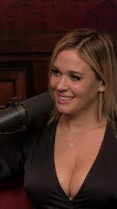 Lora Compton's Instagram, Twitter & Facebook