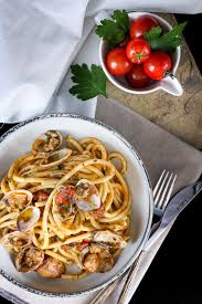 Spaghettis Rougissants Alle Vongole De Jamie Oliver Les Delices De Marina En 2020 Idee Repas Simple Recette Pate Repas
