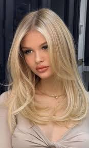 Anna Harwood's Instagram, Twitter & Facebook