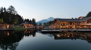 Valmadrera station is 10 minutes by foot and lecco station is 24 minutes. Gli Alloggi Chalet Di Lusso Case Sull Albero In Alto Adige San Luis
