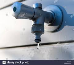 Sie möchten ihren garten gesund halten und in eine wahre freizeitidylle verwandeln? Garten Wasserhahn Stockfotos Und Bilder Kaufen Alamy
