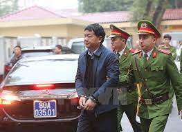 Cận cảnh ông Đinh La Thăng và đồng phạm bị áp tải vào tòa - Sự kiện nóng -  Việt Giải Trí