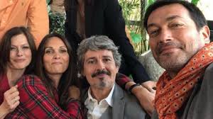 Il s'agit de la troisième série dérivée d'hélène et les garçons, dont elle reprend plusieurs personnages, après le miracle de l'amour et les vacances de l'amour. Les Mysteres De L Amour Etienne De Retour 30 Ans Apres Premiere Fr