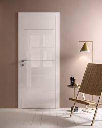 Comment Assortir Une Porte Laquee Blanche En La Mariant Avec Des Couleurs Taupe Vous Do Porte Interieur Moderne Portes Blanches Portes Vitrees Interieures