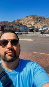 Chile pasado, platillo típico de Chihuahua 😋 Para poner a secar el chile,  el pasilla es el mejor, se tuesta y se pela, no se moja, así se pone al sol  por