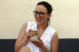 Front of photograph back of photograph. Im Gesprach Mit Jasmin Wagner Freunde Der Burgfestspiele Jagsthausen